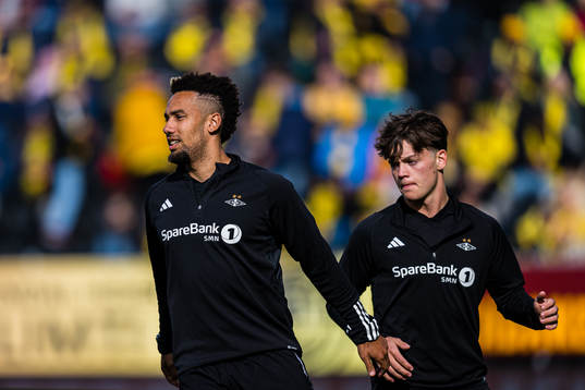 Isak Snær Thorvaldsson of Rosenborg warms up