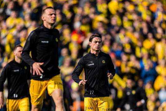 Patrick Berg of Bodø/Glimt warms up