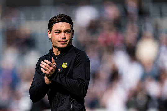 Patrick Berg of Bodø/Glimt warms up