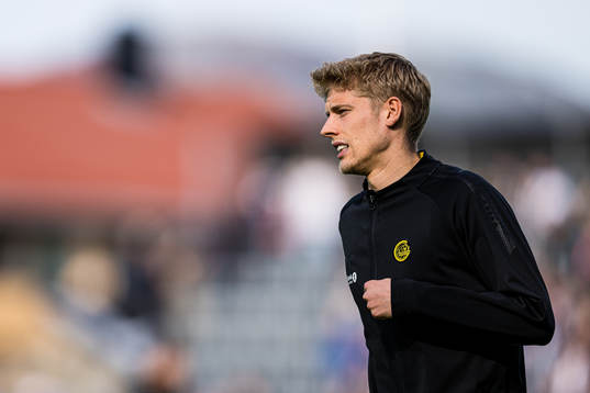 Albert Grønbæk of Bodø/Glimt warms up