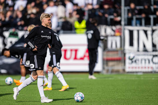 Tobias Børkeeiet of Rosenborg warms up