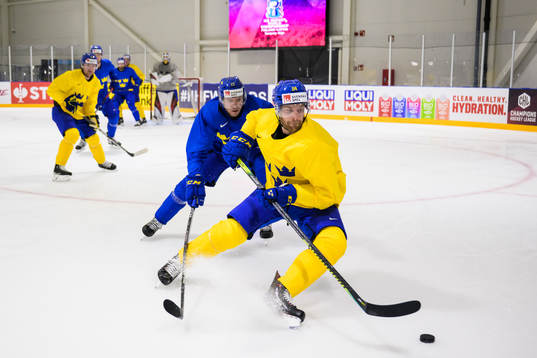 Pär Lindholm and Oscar Lindberg of Sweden at a practice