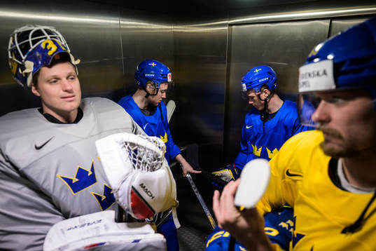 Bläddra bland fler bilder av 2023 IIHF Ice Hockey World Championship, day 2, Sweden, practice