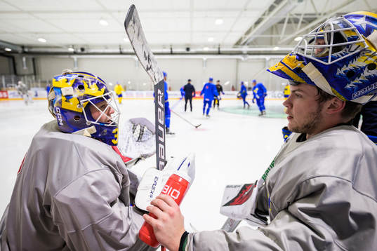 Goaltenders Lars Johansson and Jesper Wallstedt of Sweden