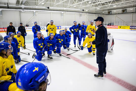 Head coach Sam Hallam of Sweden giving instructions at a