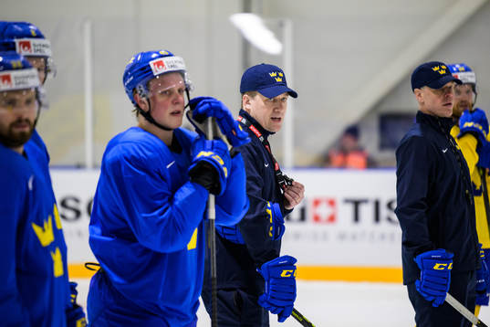 Head coach Sam Hallam of Sweden at a practice session