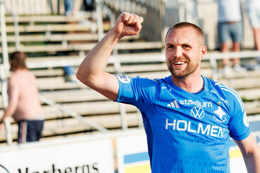 IFK Norrköpings målvakt Oscar Jansson jublar