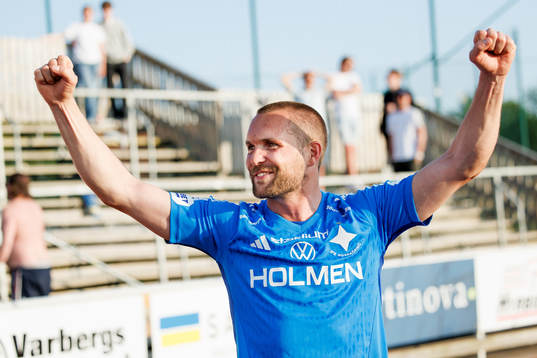 IFK Norrköpings målvakt Oscar Jansson jublar