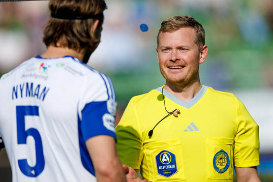Domare Fredrik Klitte med slantsingling