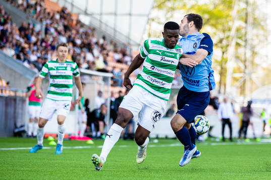 Västerås SKs Jaheem Burke och Landskronas Alexander Tkacz
