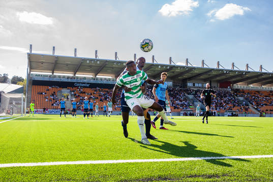 Landskronas Ousmane Diawara och Västerås SKs Jaheem Burke