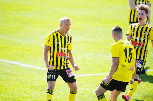 IFK Hässleholms Olle Kjellman Olblad har gjort 1-0 och