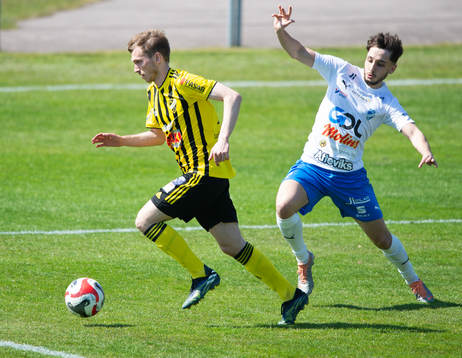 IFK Hässleholms Edvin Nilsson i matchen i division 2