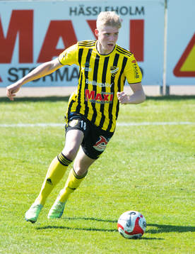 IFK Hässleholms Linus Roslund i matchen i division 2
