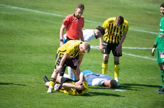 Två allvarliga huvudskador i matchen i division 2 mellan