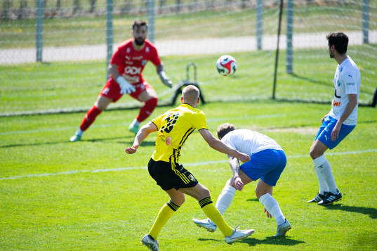 IFK Hässleholms Olle Kjellman Olblad gör 1-0 i matchen i