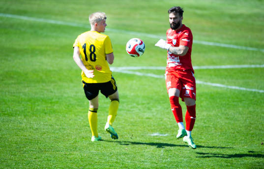 Bollen i centrum i matchen i division 2 mellan IFK