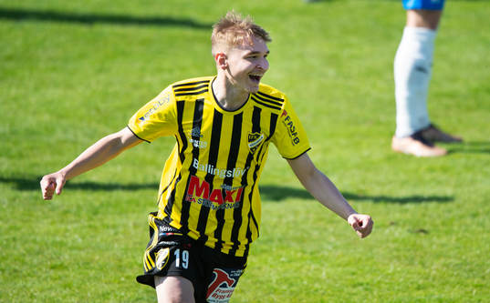 IFK Hässleholms inhoppare Amir Ramanovski har gjort 2-0 i