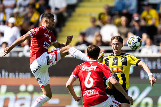 Degerfors Elyas Bouzaiene och Oscar Wallin mot Häckens