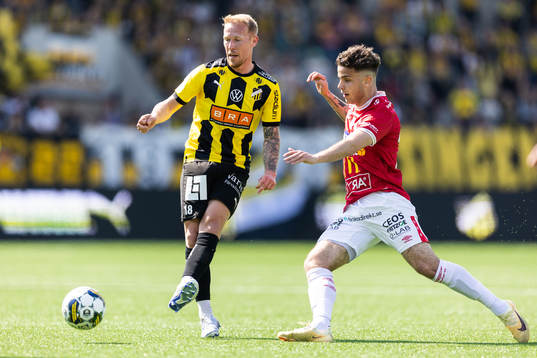 Häckens Mikkel Rygaard Jensen och Degerfors Justin Salmon