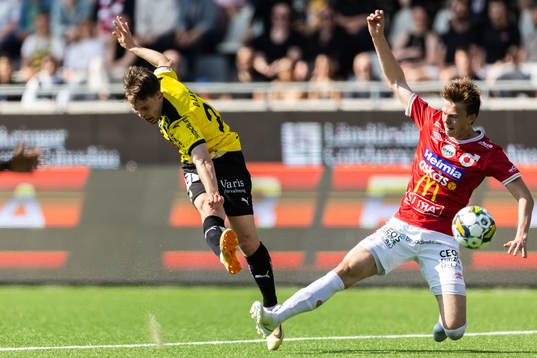 Häckens Lars Olden Larsen och Degerfors Oscar Wallin