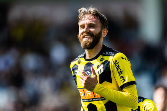 Häckens Simon Sandberg jublar