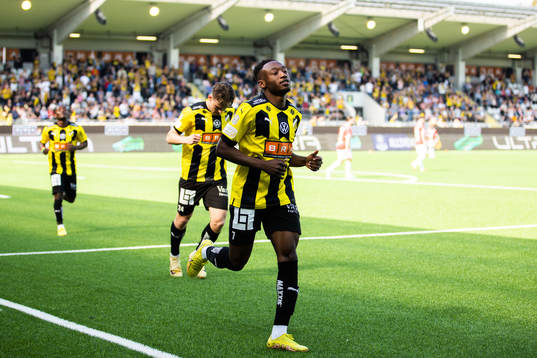 Häckens Benie Adama Traore jublar