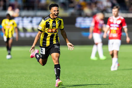Häckens Momodou Lamin Sonko jublar