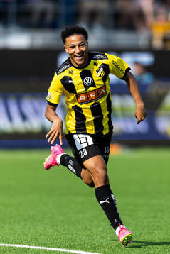 Häckens Momodou Lamin Sonko jublar