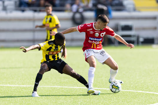 Häckens Akoua Romeo Amane och Degerfors Peter Gwargis