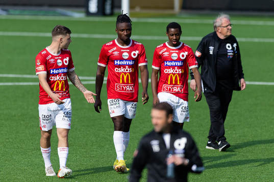 Degerfors Damjan Pavlovic och Fortune Akpan Bassey deppar