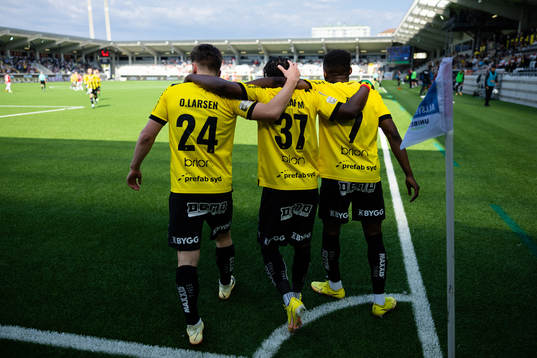 Häckens Benie Adama Traore jublar