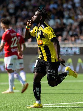 Häckens Ibrahim Sadiq jublar