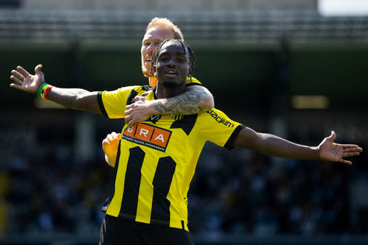 Häckens Ibrahim Sadiq jublar ihop med Mikkel Rygaard Jensen