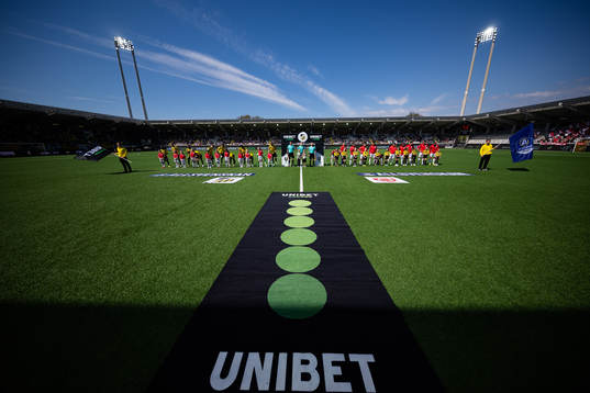 Lagen på line up innan fotbollsmatchen i Allsvenskan