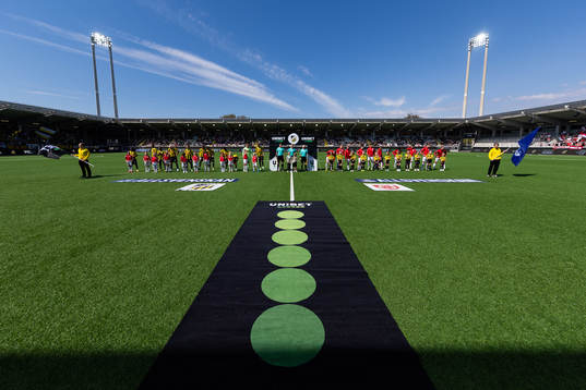 Lagen på line up innan fotbollsmatchen i Allsvenskan