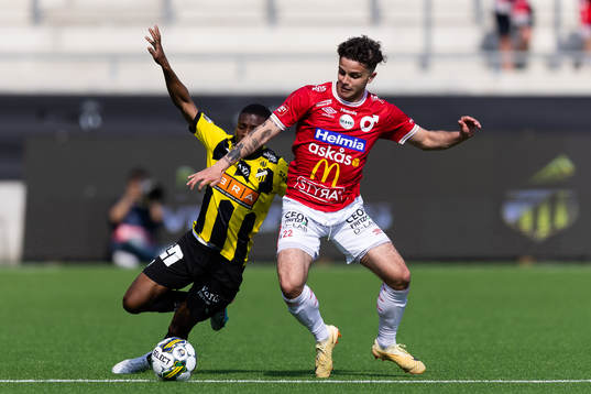 Häckens Akoua Romeo Amane och Degerfors Justin Salmon