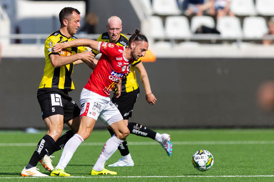 Häckens Even Hovland och Degerfors Dijan Vukojevic