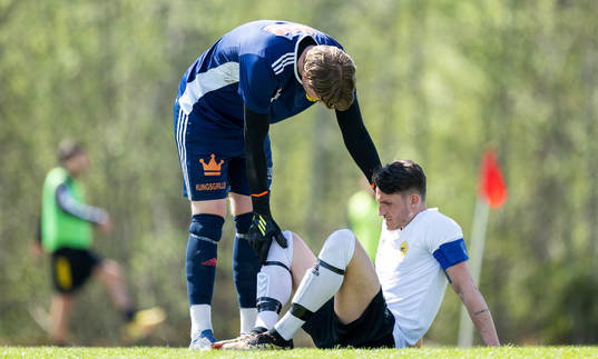 Växjö BKs målvakt Rickard Fransson och Valentino