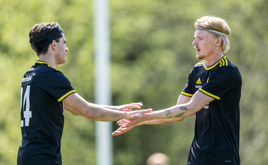 Växjö Norras Haris Hamzic jublar med Bastian Gustafsson