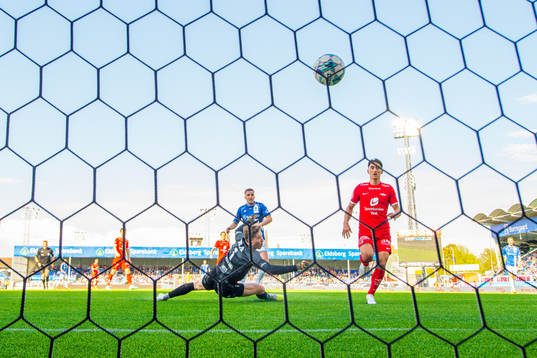 Goalkeeper Mathias Dyngeland and Svenn Crone of Brann let