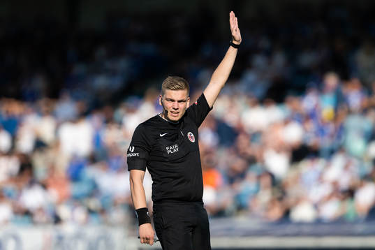 Referee Marius Lien