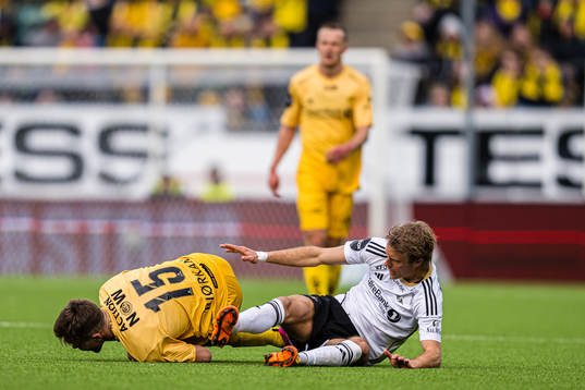 Fredrik Bjørkan of Bodø/Glimt and Per Ciljan Skjelbred of