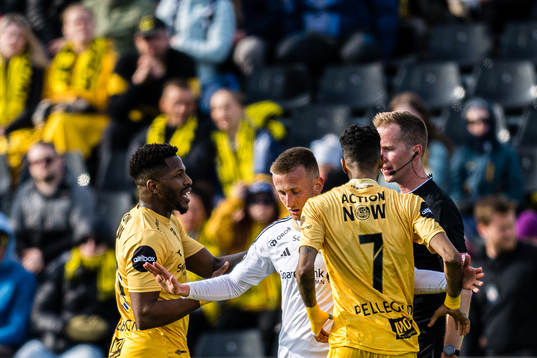 Pemi Faris of Bodø/Glimt, Erlend Dahl Reitan of Rosenborg,