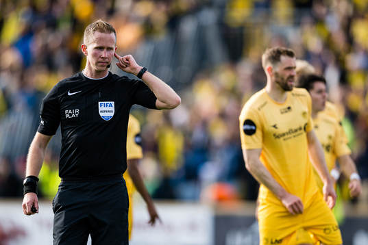 Kristoffer Hagenes, referee