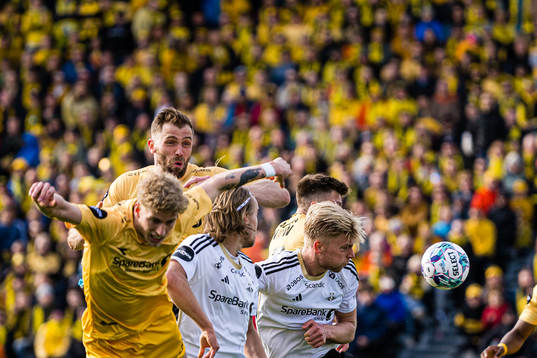Brede Moe of Bodø/Glimt and Tobias Børkeeiet of Rosenborg