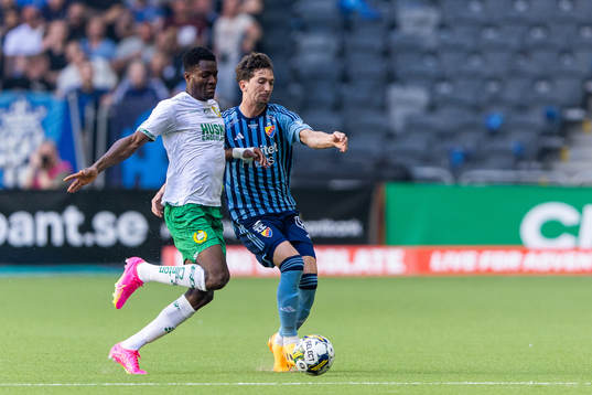 Hammarbys Nathaniel Adjei och Djurgårdens Gustav Wikheim