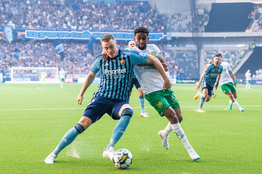 Djurgårdens Jesper Löfgren och Hammarbys Tesfaldet Tekie
