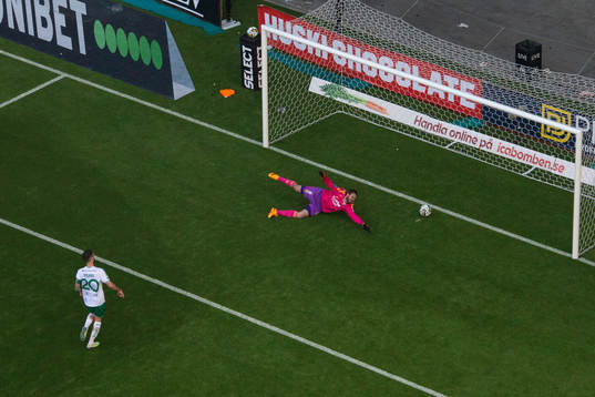 Hammarbys Nahir Besara gör 4-2 på straff bakom