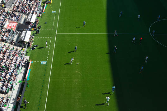 Solen skiner på Tele2 Arena